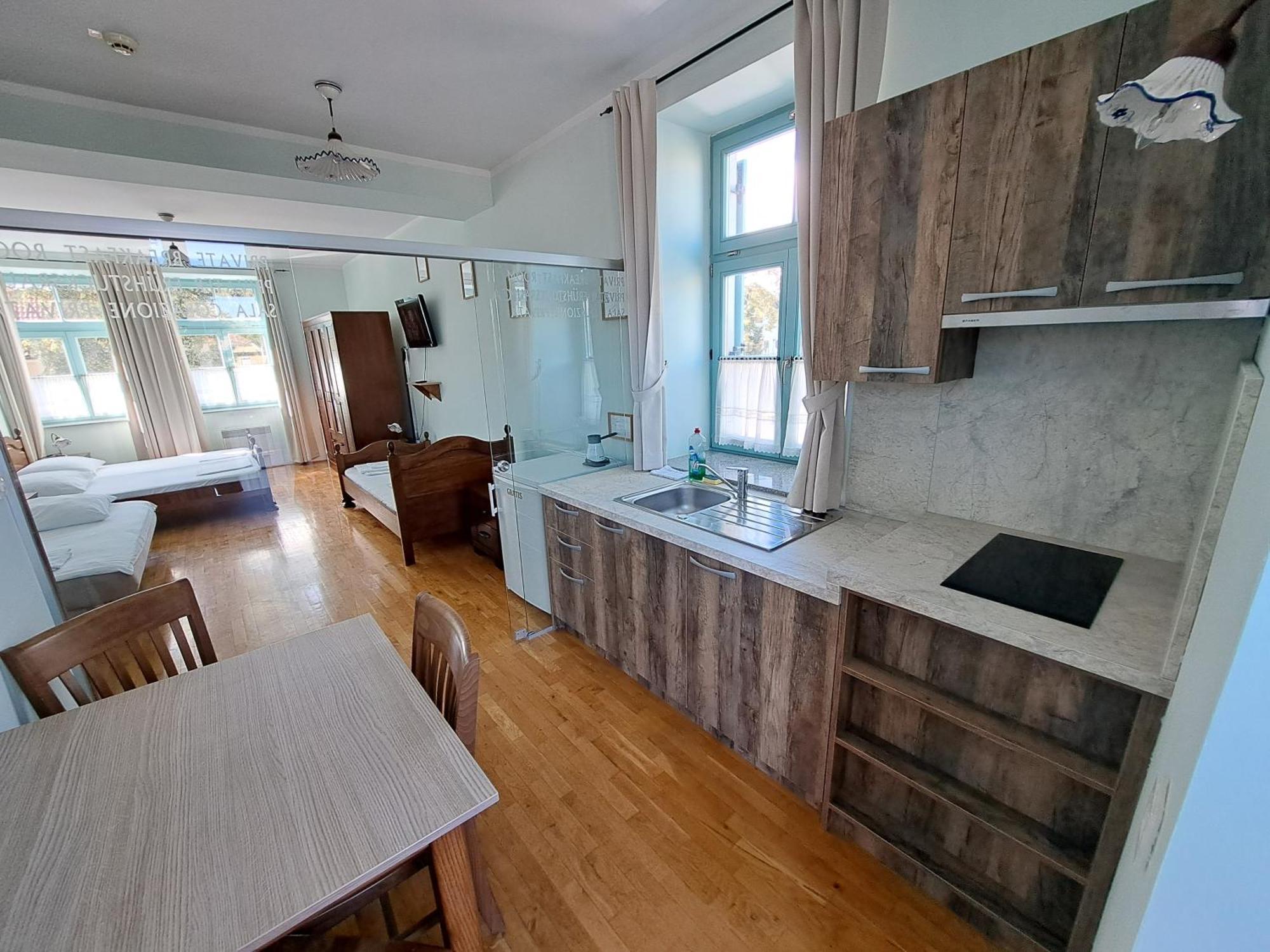 Parma Guesthouse & Apartments Марібор Екстер'єр фото